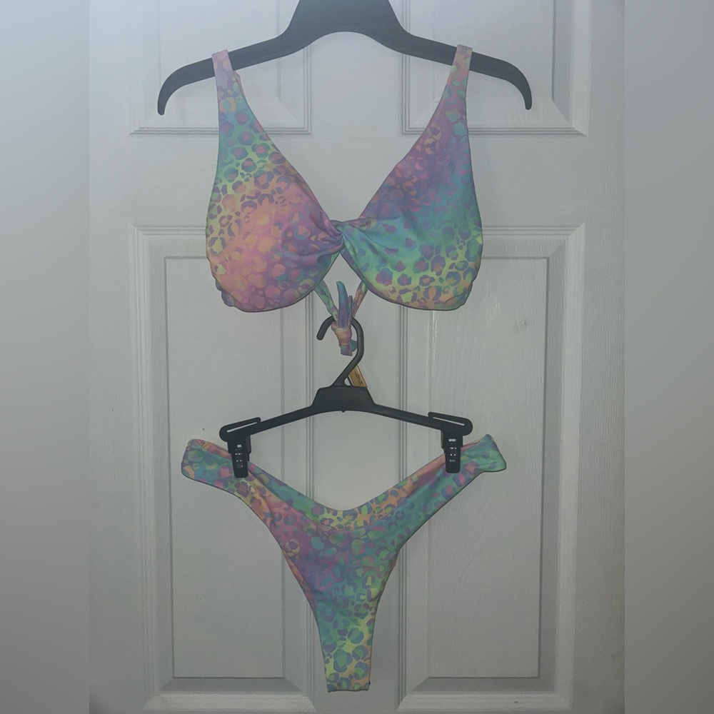 SHEIN Pastel Multicolor Leopard Print Bikini Top